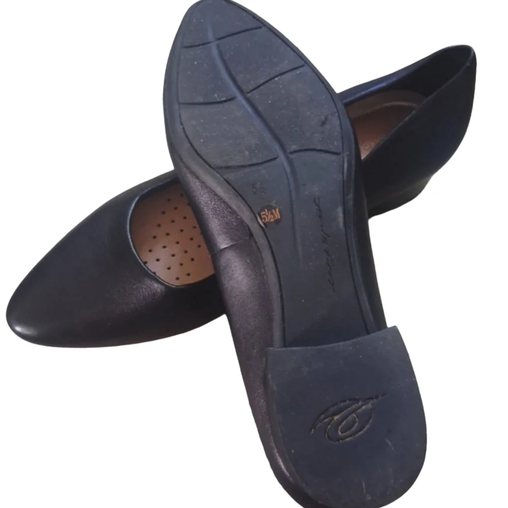 Easy Spirit Women's Caldise Black Low Heel Pumps Sz 5.5